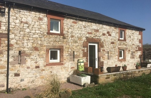 Wing Cottage | Cosy 2-Bed Cottage with Garden near Carlisle