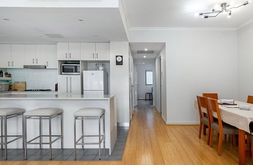 Redfern Apartment | Cosy 2-Bed in Redfern with Terrace & Parking