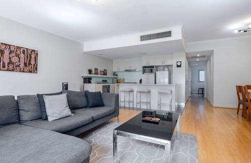 Redfern Apartment | Cosy 2-Bed in Redfern with Terrace & Parking