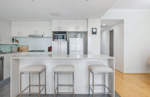 Redfern Apartment | Cosy 2-Bed in Redfern with Terrace & Parking