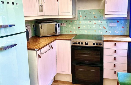 Cairnbaan Cottage | Cosy 2 Bedroom Cottage Sleeping 6 with Wood Burner