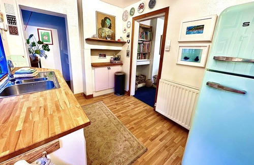 Cairnbaan Cottage | Cosy 2 Bedroom Cottage Sleeping 6 with Wood Burner