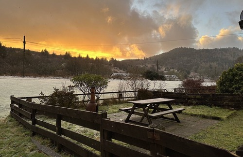 Cairnbaan Cottage | Cosy 2 Bedroom Cottage Sleeping 6 with Wood Burner