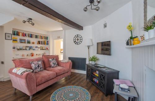 Malmesbury House | Cosy 2 bedroom cottage