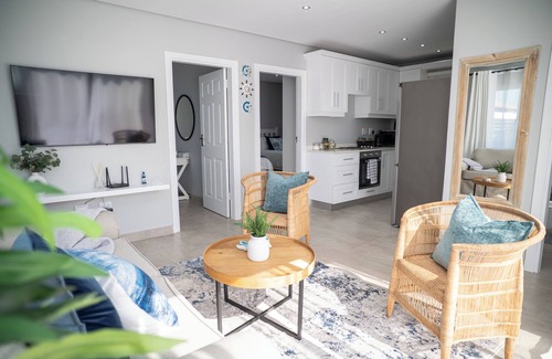 Durban North Cottage | Cosy 2 bedroom Private CottagenSalt water pool, pool table, DSTV