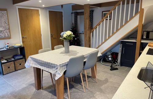Llanfihangel Tal-y-llyn Cottage | Cosy 2 bed barn in Bannau Brycheiniog national park, with outdoor patio.