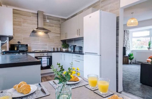 Heslington House | Cosy 3-Bedroom Retreat Steps from City Center