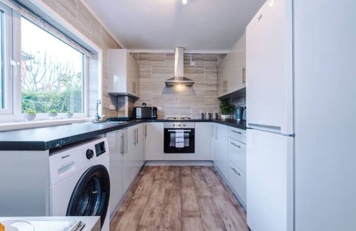 Heslington House | Cosy 3-Bedroom Retreat Steps from City Center