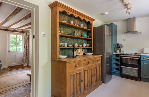 Alton Barnes Cottage | Cosy 3 Bedroom Thatched Cottage in the Pewsey Vale