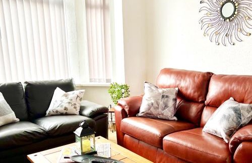 Levenshulme House | Cosy 3BDR In Levenshulme-Close To Manchester City Centre And Stockport Town- Free Parking- WiFi