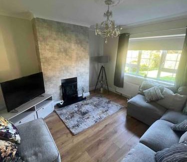 Strabane Apartment | Cosy 4 bed bungalow in quiet residential area!