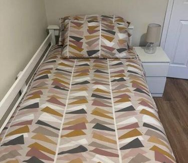 Strabane Apartment | Cosy 4 bed bungalow in quiet residential area!