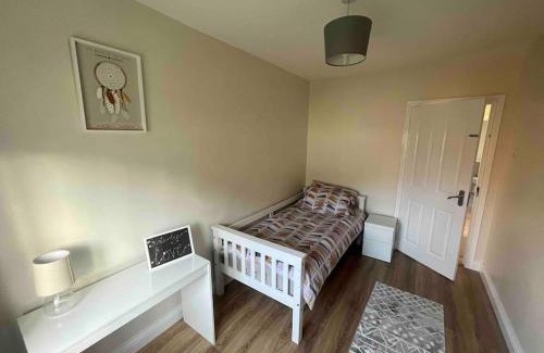 Strabane Apartment | Cosy 4 bed bungalow in quiet residential area!