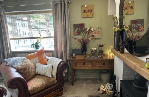 Cynonville House | Cosy 4 bed cottage with log burner, close to Gower beaches