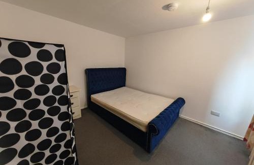 Corby House | Cosy 4-Bed House Near Town, for Work or Rest