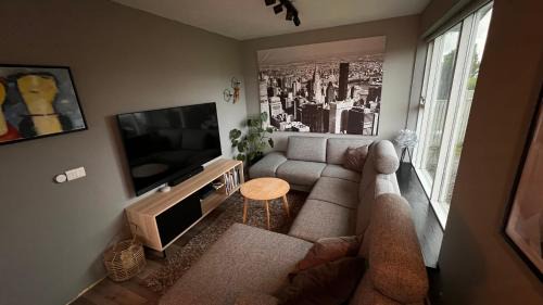 Hofn House | Cosy 4 bedroom house with free parking