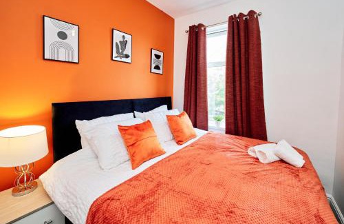 Wyken House | Cosy 4Bed Home By Prospergress Property Short Lets & Serviced Accommodation Coventry With Free Parking, WiFi & Pool Table and Games