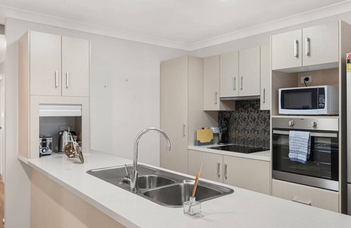 Keperra House | Cosy 4BR Home with Yard in Peaceful Keperra