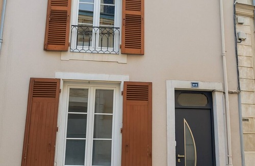 Republique House | Cosy 5-bedroom townhouse. Close to all shops and hypercentre!
