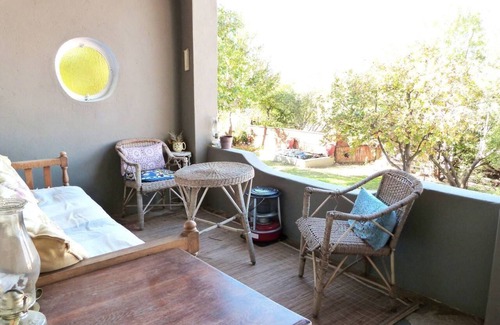 Barrydale Cottage | Cosy 6 Person Cottage with Mountain View