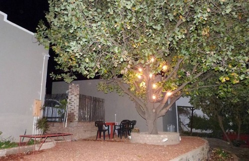 Barrydale Cottage | Cosy 6 Person Cottage with Mountain View