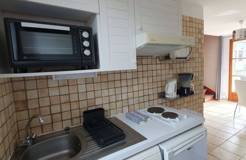 Saint-Jouan-des-Guerets Apartment | Cosy apartment for 4 people with WIFI, pool, TV and terrace
