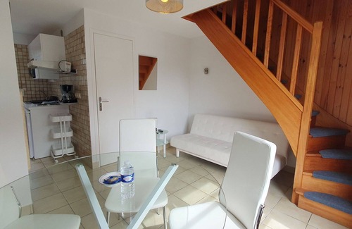 Saint-Jouan-des-Guerets Apartment | Cosy apartment for 4 people with WIFI, pool, TV and terrace
