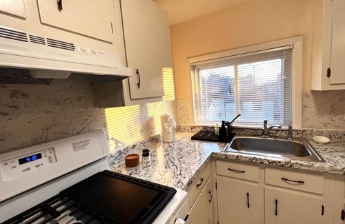 New Haven Apartment | COSY and HOMEY with ALL
