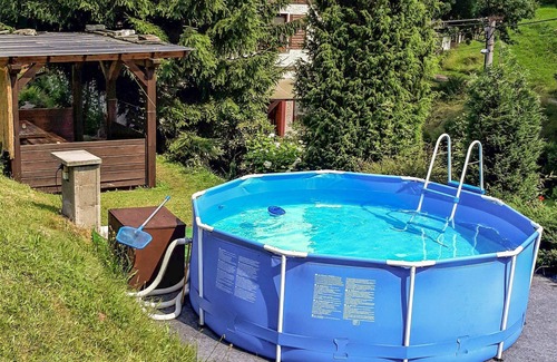 Starkov Villa | Cosy apartment in villa for 4 guests with WIFI, pool, TV, patio, pets allowed and parking