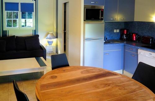 La Bastide-Clairence Apartment | Cosy apartment for 6 people with pool, WIFI, TV, terrace, pets allowed and parking