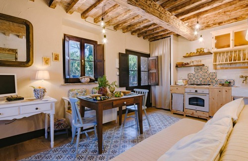 Civitella Paganico Apartment | Cosy apartment for 4 people with WIFI, A/C, pool, TV, terrace, pets allowed and parking