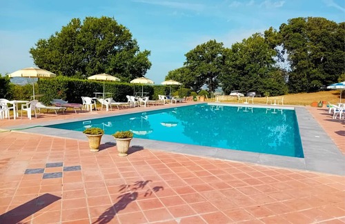 Santarello Apartment | Cosy apartment for 10 guests with pool, WIFI, TV, pets allowed and parking