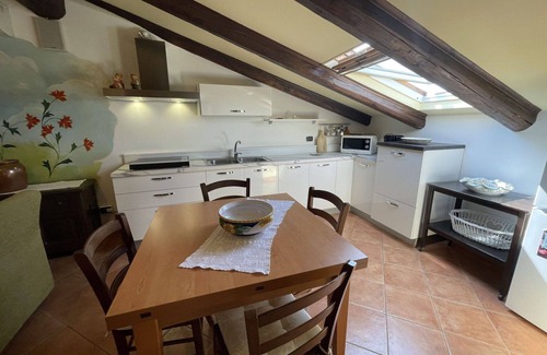 Montechiaro dʼAsti Apartment | Cosy apartment for 2 people with WIFI, A/C, TV, patio and pets allowed