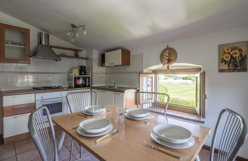Massa e Cozzile Apartment | Cosy apartment for 4 guests with WIFI, TV, pets allowed and parking