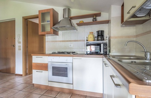 Massa e Cozzile Apartment | Cosy apartment for 4 guests with WIFI, TV, pets allowed and parking