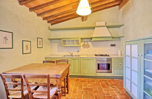 San Casciano in Val di Pesa Apartment | Cosy apartment with pool, WIFI, TV, pets allowed, panoramic view, parking, close to Greve In Chianti