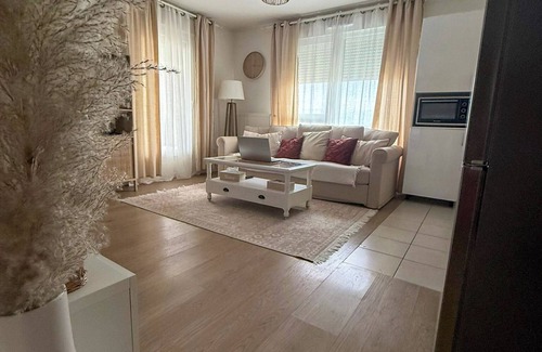 Louvres Apartment | Cosy apartment 10min from CDG Airport, 1 min walk from RER station (20 min to Paris)