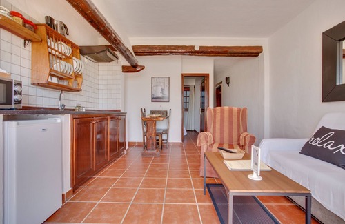 La Asomada Apartment | Cosy Apartment "4" with Terrace, Community Pool & Wi-Fi