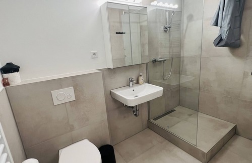 Erwitte Apartment | Cosy Apartment 6 Beds 3 Bedroom Parking Wifi