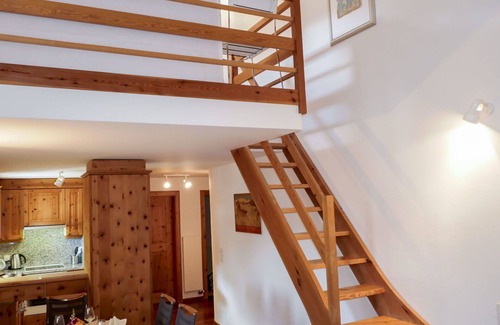 Sils-Maria Apartment | Cosy apartment for 4 people with WIFI, TV, balcony, pets allowed and parking