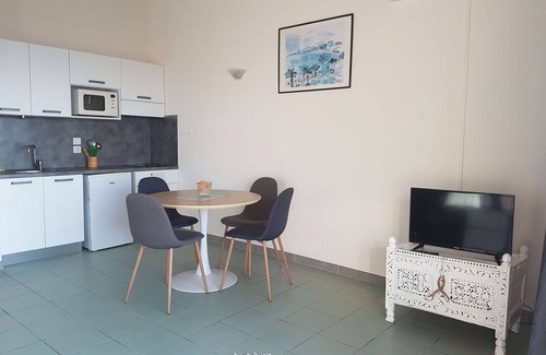 Figarella Apartment | Cosy apartment for 4 people with pool, A/C, WIFI, TV, terrace and parking