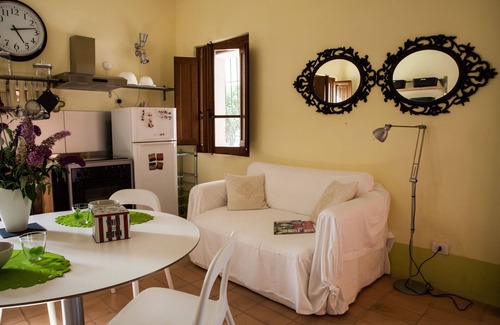 Fossombrone Other | Cosy apartment for 4 people with pool, WIFI, TV, pets allowed and parking