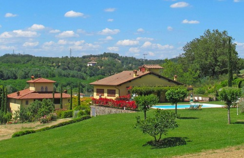 San Giovanni Valdarno Apartment | Cosy apartment for 6 people with pool, WIFI, TV, pets allowed and parking