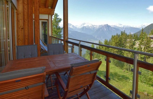 Riederalp Apartment | Cosy apartment for 10 guests with internet, TV and balcony