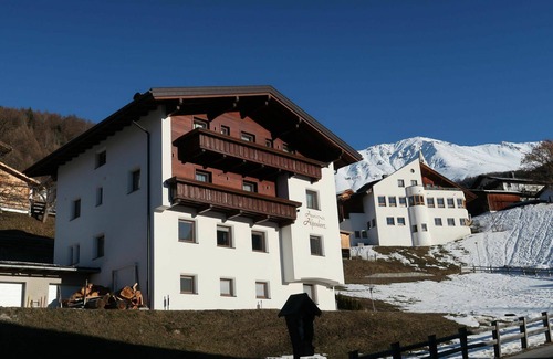Fendels Apartment | Cosy apartment for 2 guests with WIFI, TV, balcony and parking