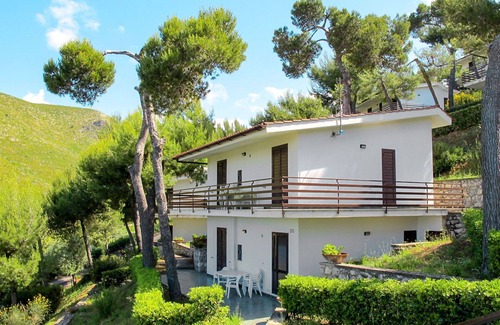 Sperlonga Apartment | Cosy apartment for 2 guests with A/C, WIFI, pool, TV and pets allowed