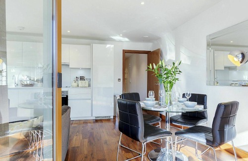 Haggerston Apartment | Cosy apartment for 2 people with WIFI and TV