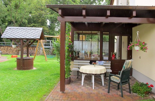 Eilenburg Apartment | Cosy apartment for 3 guests with WIFI, TV, patio, pets allowed and parking
