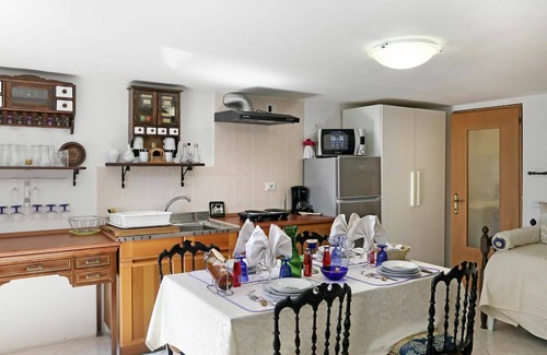 Peglio Apartment | Cosy apartment for 3 guests with WIFI, TV, patio and pets allowed