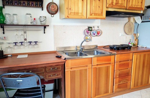 Peglio Apartment | Cosy apartment for 3 guests with WIFI, TV, patio and pets allowed